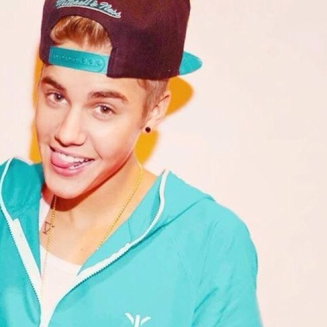 Please follow @5Seconds0fSum & @EmbIemThreeArmy ask for a follow back x