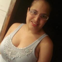 Eu sou uma menina qui está na procura de um grande amor verdadeiro,qui seja romantico e carinhoso tbm.Amar é encontrar na felicidade de alguém para ser amada!!!