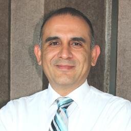 Ingeniero, empresario, coach de bienestar y finanzas personales.
