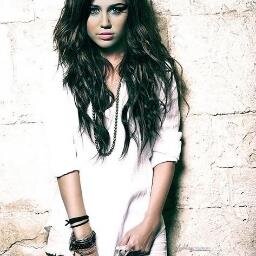El 23 de Noviembre de 1992 nació la razón por la que hoy estamos aquí.                                             'Our hearts beats for Miley Ray Cyrus'