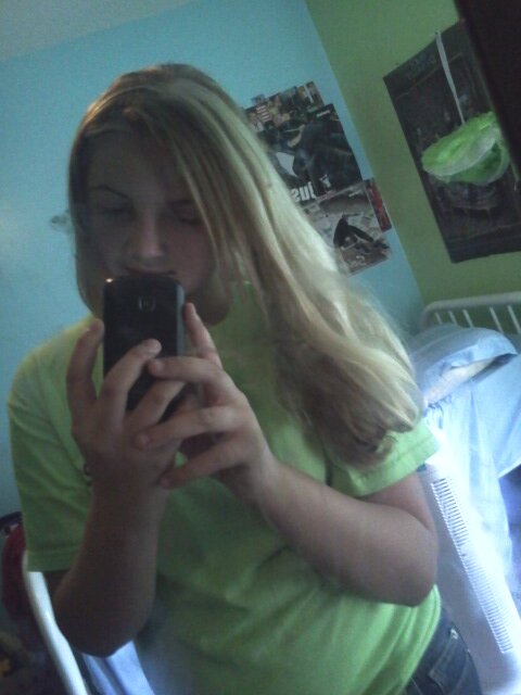 Im funny and crazy and i love to listen to Kendrick Lamar, 2 chainz, Justin Bieber,etc