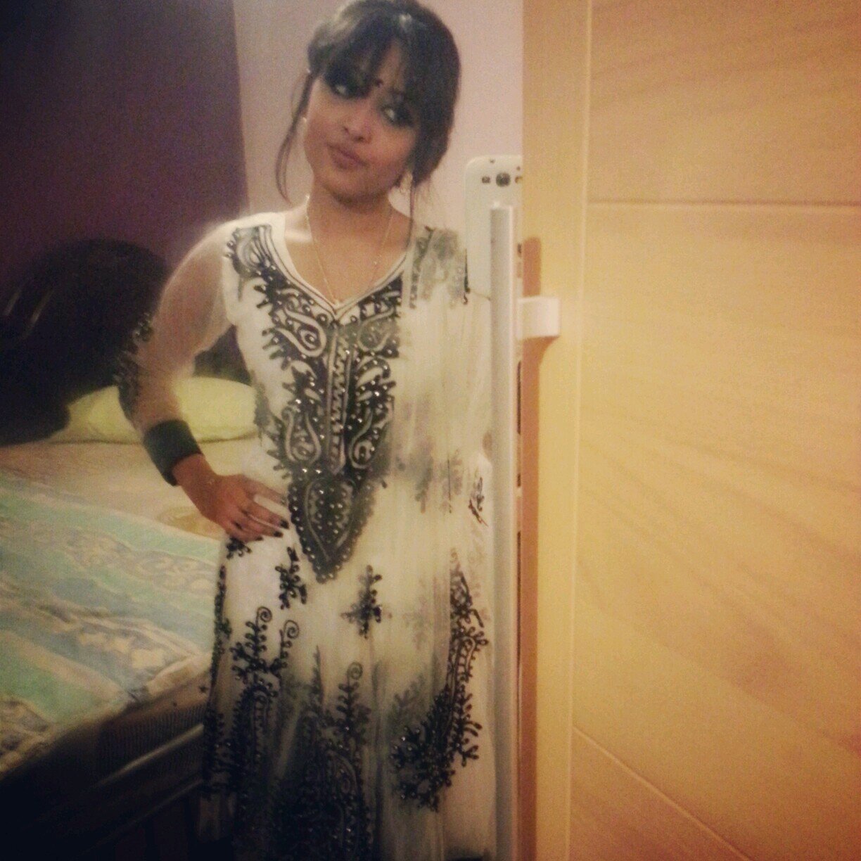 Hi I eat books for breakfast I kno its weird..but dw I wont eat you.. u can folowMe &il folowBck too ;D•alwaysbeclassy!♥Insta;Shaheda22