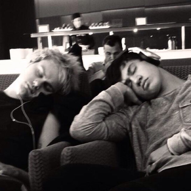 orgasmalum's profile picture. FOLLOW @snowbxllniall