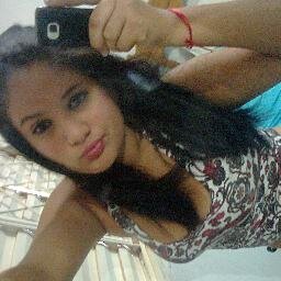 Olá pessoas legais aqui quem fala e a fernandinha então vai gente  twittar aii !! bêeijoss me singam !!