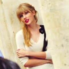 tengo 13 años, me gusta hacer deportes,mi comida preferida son las pastas,soy Argentina.AMO A TAYLOR SWIFT POR ESO SOY SWIFTIE ;)