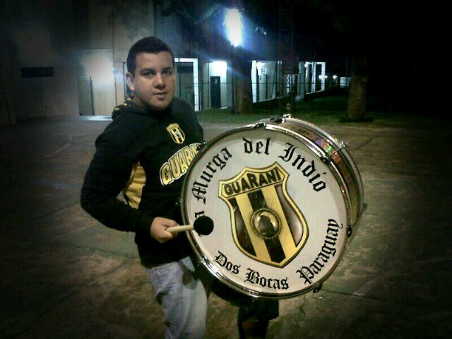 Loco por el fútbol!.. Fanático del Club Guarani..