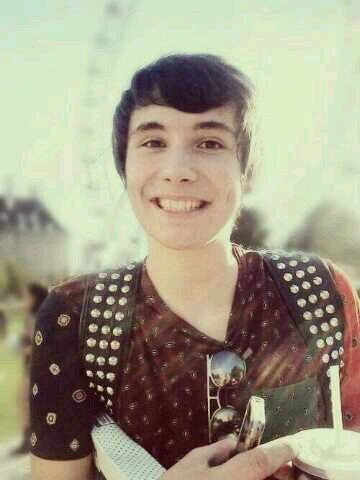 YOOO free follow from @lizisnotalizard so go follow if you're happy and you know it