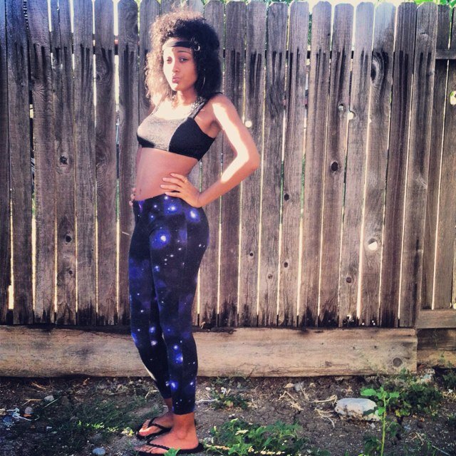 Lightskin, slim fit, curly hair.