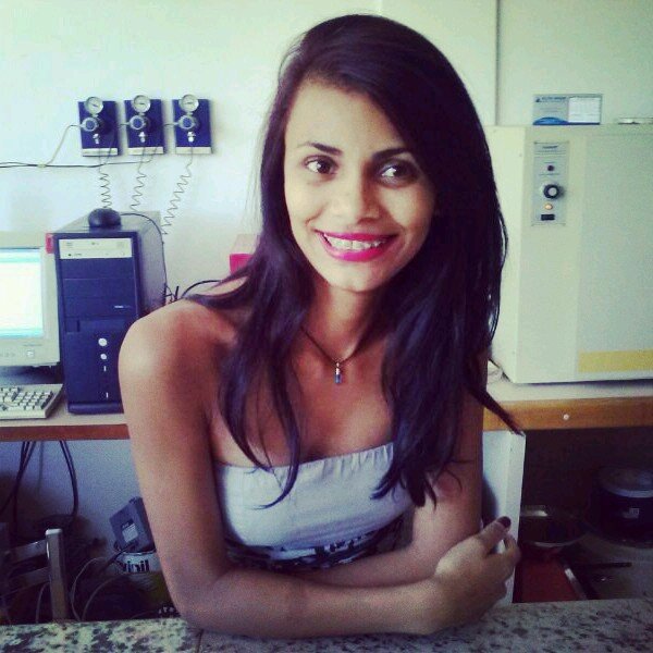 Quero ser feliz também, navegar nas águas do teu mar
Desejar para tudo que vem flores brancas ^^