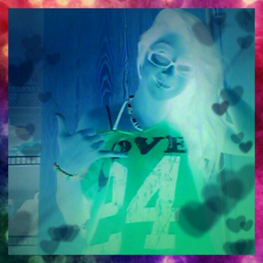 Hello Fello Tweeting Tweeters Im Tyler as said Above ツ  Hav a Nice Day And Hav a Dancing Party! ~(‘,’~) (~’,')~ \(‘-’\) (/’-')/ \(‘-’\) (/’-')/