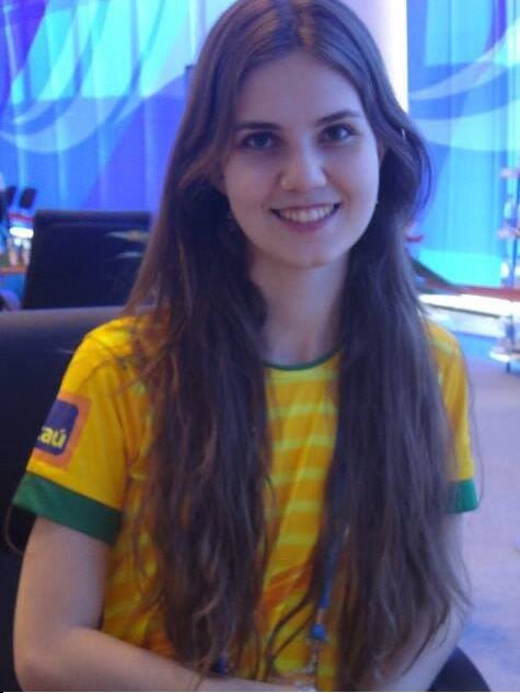 Vivo tão intensamente o momento, que quase chego atrasada ao momento seguinte.
Siga ou add também meu perfil no Facebook: