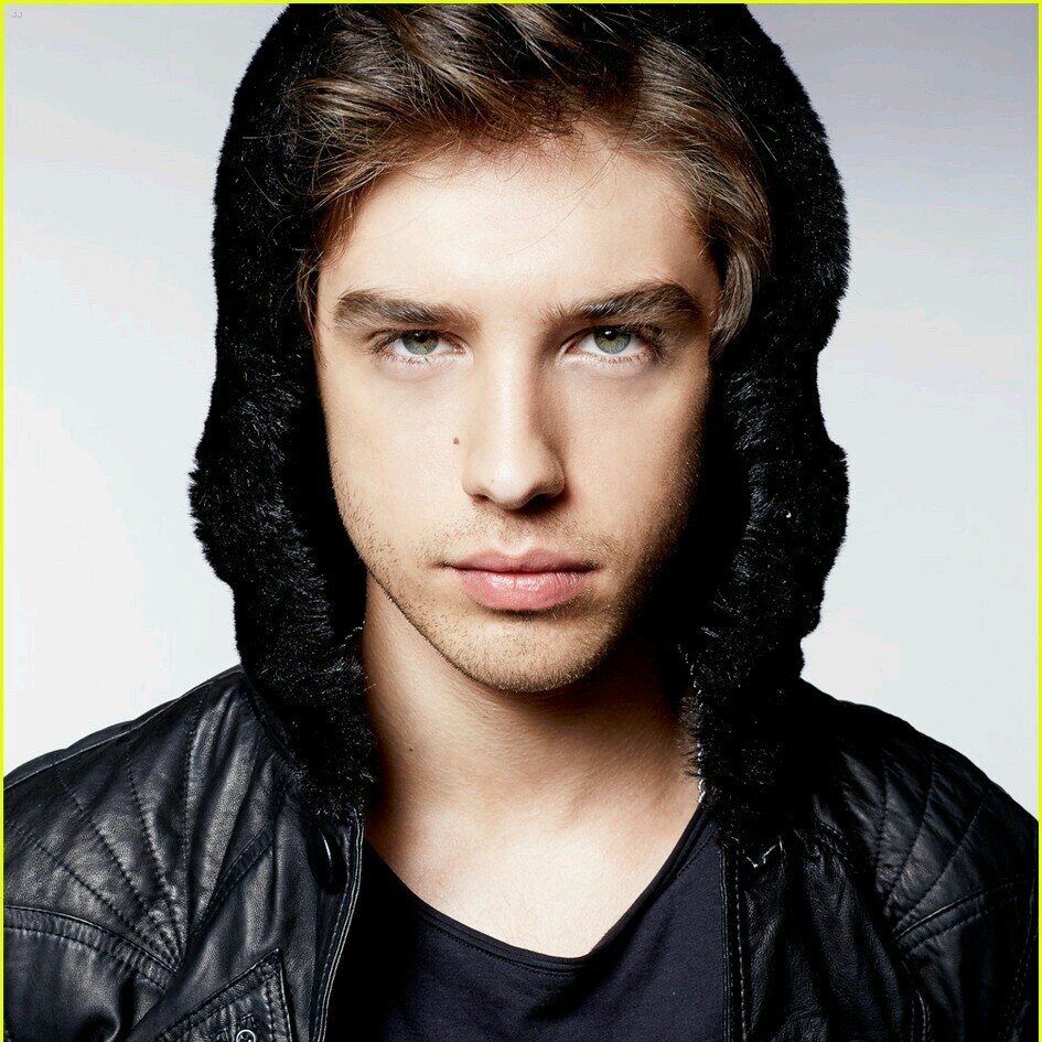 Hey Guys im Brandon Foster and im 17 years old and Single and Looking and Best Friend is @lonelybabyboy and Son of Lena and Stef