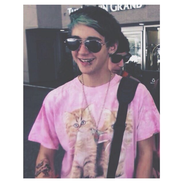 its @LanielsUggs
hope I made you smile xx