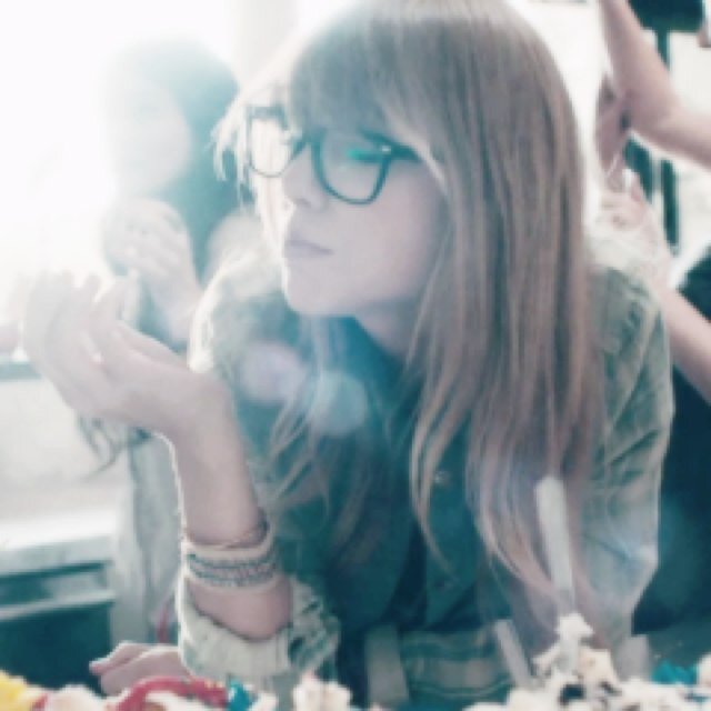 •FREE FOLLOW• if you want you can follow my main accounts; @amberhayesswift & @lizhuettfan