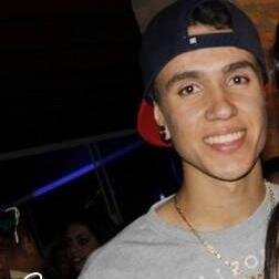 O amor sonha com a pureza, sexo precisa do pecado. O amor é sonho dos solteiros sexo é sonho dos casados.