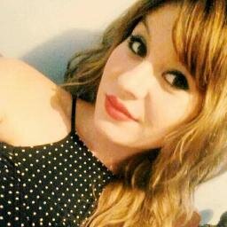 La vida es como un espejo.. Te sonríe, sí la miras sonriendo!! (: