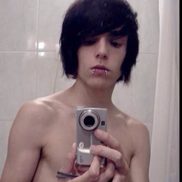Hey Im Ryder. RP1- my master is @DrewFerraraSGTC- Rp2- @CoffinAndy is my master. RP3- single and looking {Gay,MultiRP}