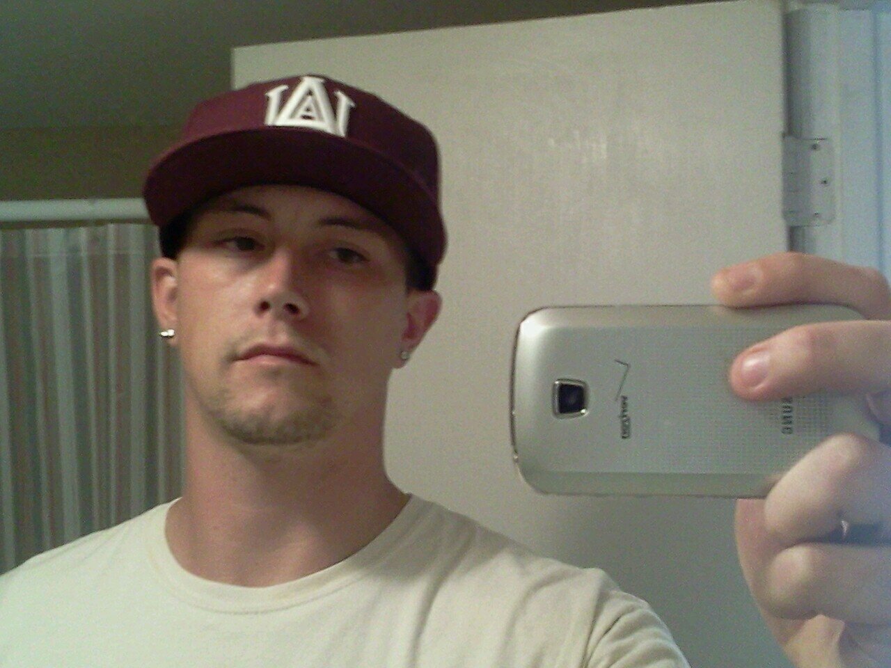 Born an raised in Alabama, die hard BAMA fan (ROLL TIDE)...KING JAMES fan...nickname (J_MO)