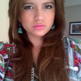 Reina de Chone y Manabí.La flor mas bella del Ecuador 2011. Estudiante de Comunicación Organizacional,mujer con muchas metas mamá de la niña mas hermosa♥cristi♥