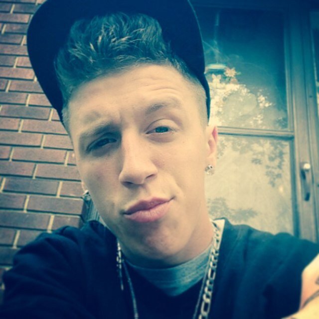 19 years young :P ink addict song writer from CANADA #ProudCanadian follow me i follow back male belieber