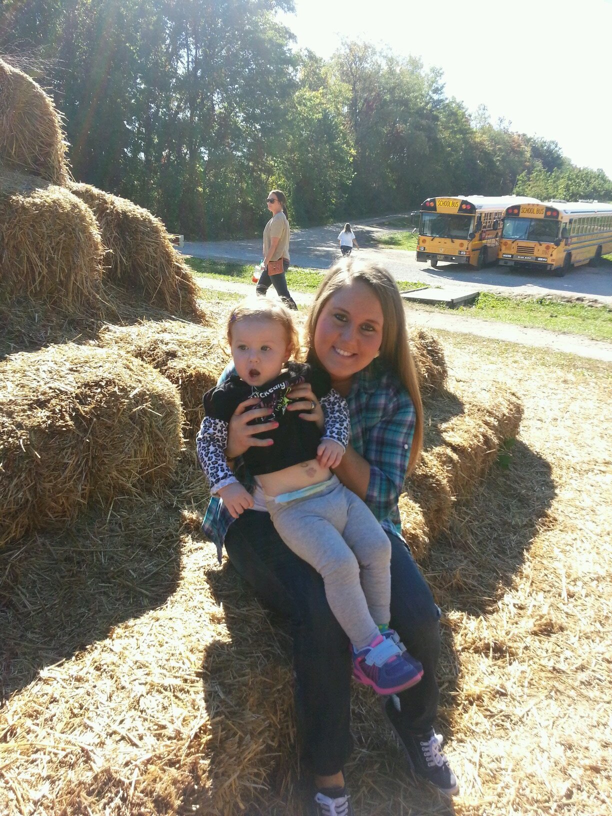 carlyy_friess's profile picture. carly. curly hair. country music. cheetah. college.