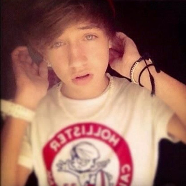 {@GhettoFxing tho :D} Hello Austin my bae. Ilysm my weird friend xD Stay perf ~Love the sweg, Jade