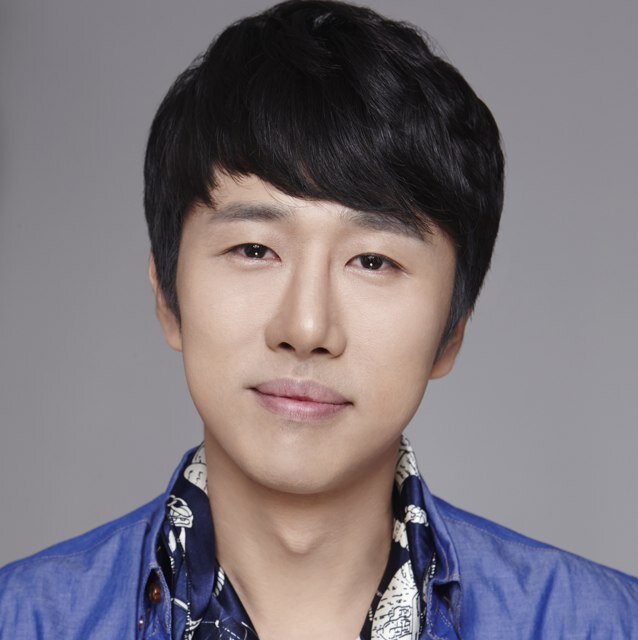 내가 사랑하는 일을 하는 평범한 뮤지컬배우 랍니다.^^ 나의 관심사-공연,책.영화,수영,자전거,아이폰,재즈,노래레슨 젤 좋아하는 말 행복해서 웃는게 아니라 웃어서 행복한거래요.^^ 크게 웃어 보아요.^^