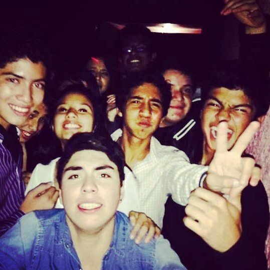 bipolar,loco, impulsivo,excesivo,explosivo, de buen corazón ¡¡ PERFECTO!! Tu príncipito azul n.n