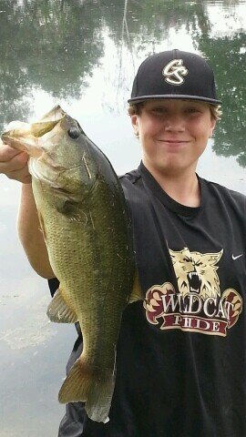 YOUTUBE/G-MAIL: nategifford33 sub i will sub back. All i do is bass fish. this is my fishing life thru twitter.
