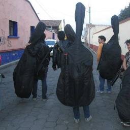 Futura licenciada en contrabajo.