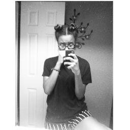 kelzeeey's profile picture. follow my other twitter -- @yungfeen // ig -- @kelzeeey