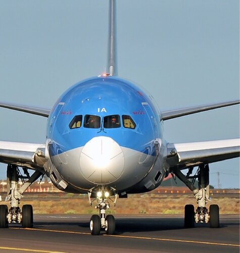 Flight Operations director, flight instructor and TRI/E B737/767/777/787, also flying as cabin crew member, enjoys flying single engine piston to B787's.