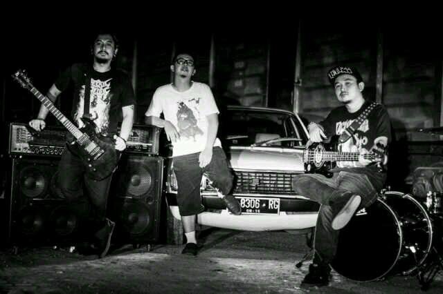 Massive Tension Grunge...!!
 anak haram dari Grunge & Metal. Berteriak di publik sejak 2005 CP: +6283842424039