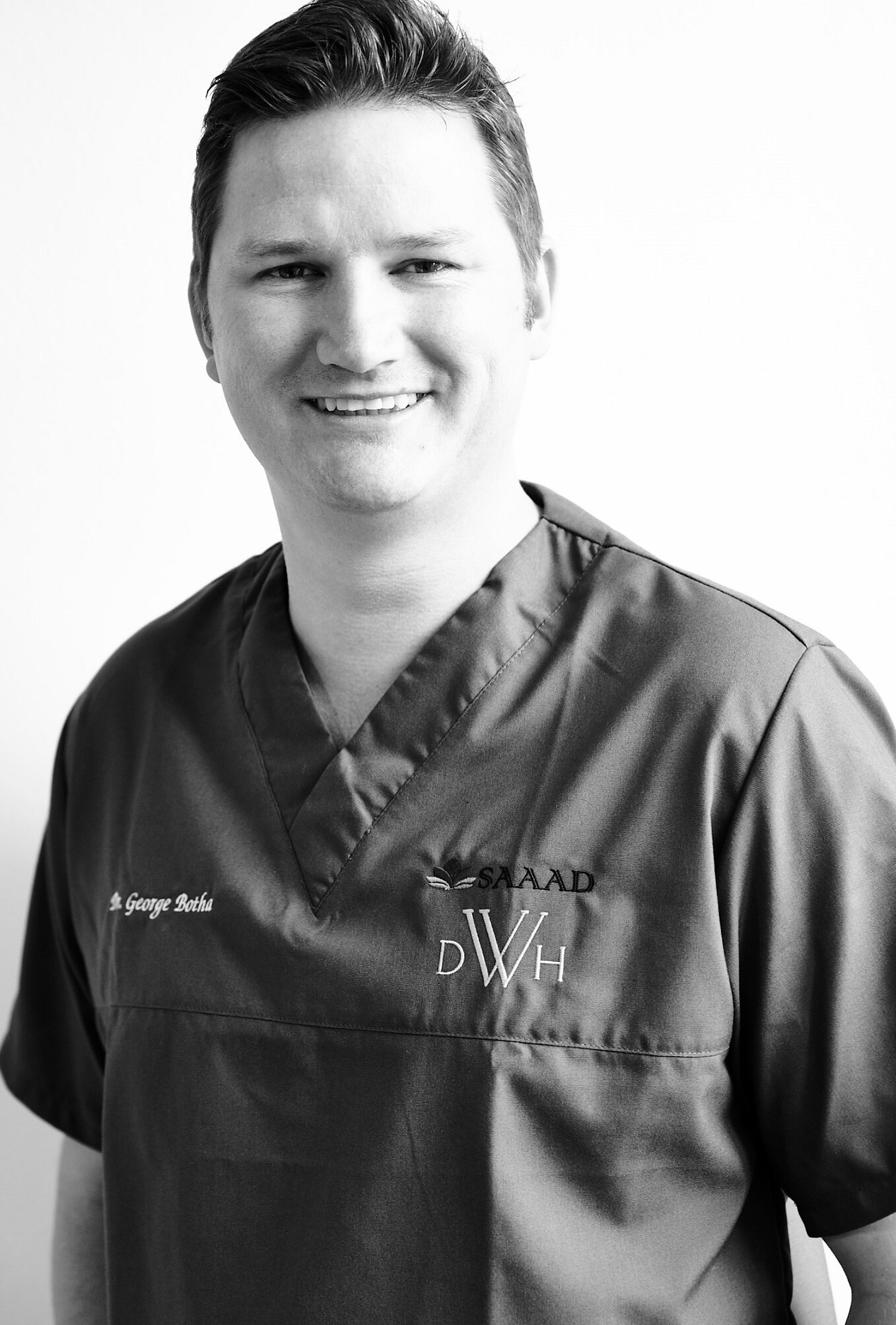 Dr George Botha,Cosmetic Dentist @Enameldentistry , Greenpoint, Cape Town.We do Smile Makeovers, Implants, Aesthetic and General Dentistry.021-418 2048