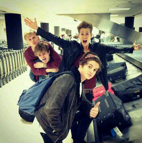 dont follow this account go follow @thevampsmonster