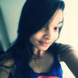 Tenho covinhas, me amem u.u