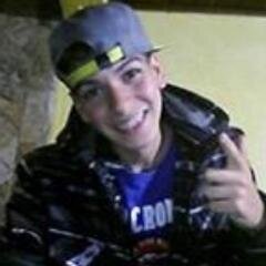 Fala pra tua tristeza, que Deus ama o teu sorriso *-*