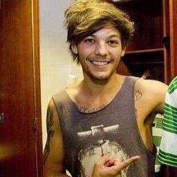 HIIIIII will you please follow @Tomlincupcxke ? she follows back 100% | i have over 15 accounts so i trade :) just dm