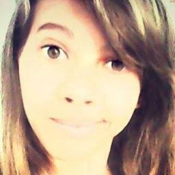 - Não sei se estou perto ou longe demαis, se peguei o rumo certo ou errαdo, sei αpenαs que sigo em frente, vivendo diαs iguαis de formα diferente . :)