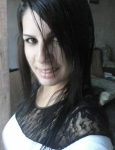 amo rock, curto hiphop, sou casada tenho um lindo filho... amuuuuuuu meus pais e meus irmãos. sou bem familia ♥