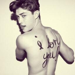 Soy un putón, y lo sé. Me follo a Justin Bieber. Y también a los direction. [Me gustan los penes, penes, penes, penes y más penes]