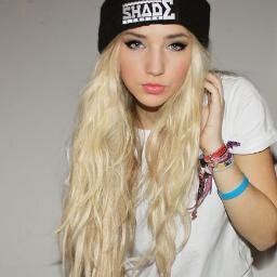 LolaRetilu's profile picture. Si quelqu'un te brise le coeur, pète lui la gueule, nan sérieusement, pète lui la gueule et vas t'prendre une glace. -Wiz Khalifa