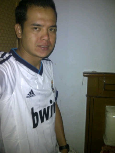Hidup adalah pilihan,,qta Чªπğ menjalaninya,,jd qta jg Чªπğ harus memilih,,ikutin kata hatimu,,jgn sampai menyesal dikemudian hari..