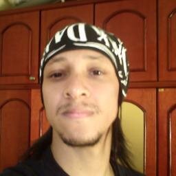 Rockeiro amante do new metal e classic rock, baixista, marido de aluguel,
colecionador de animes e toco o terror quando necessário... pronto! falei!
