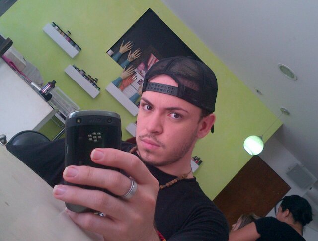 Ps soy una persona amigable y krinosa la verda no es lo mismo definirc uno misno sino q t conoskn ♣