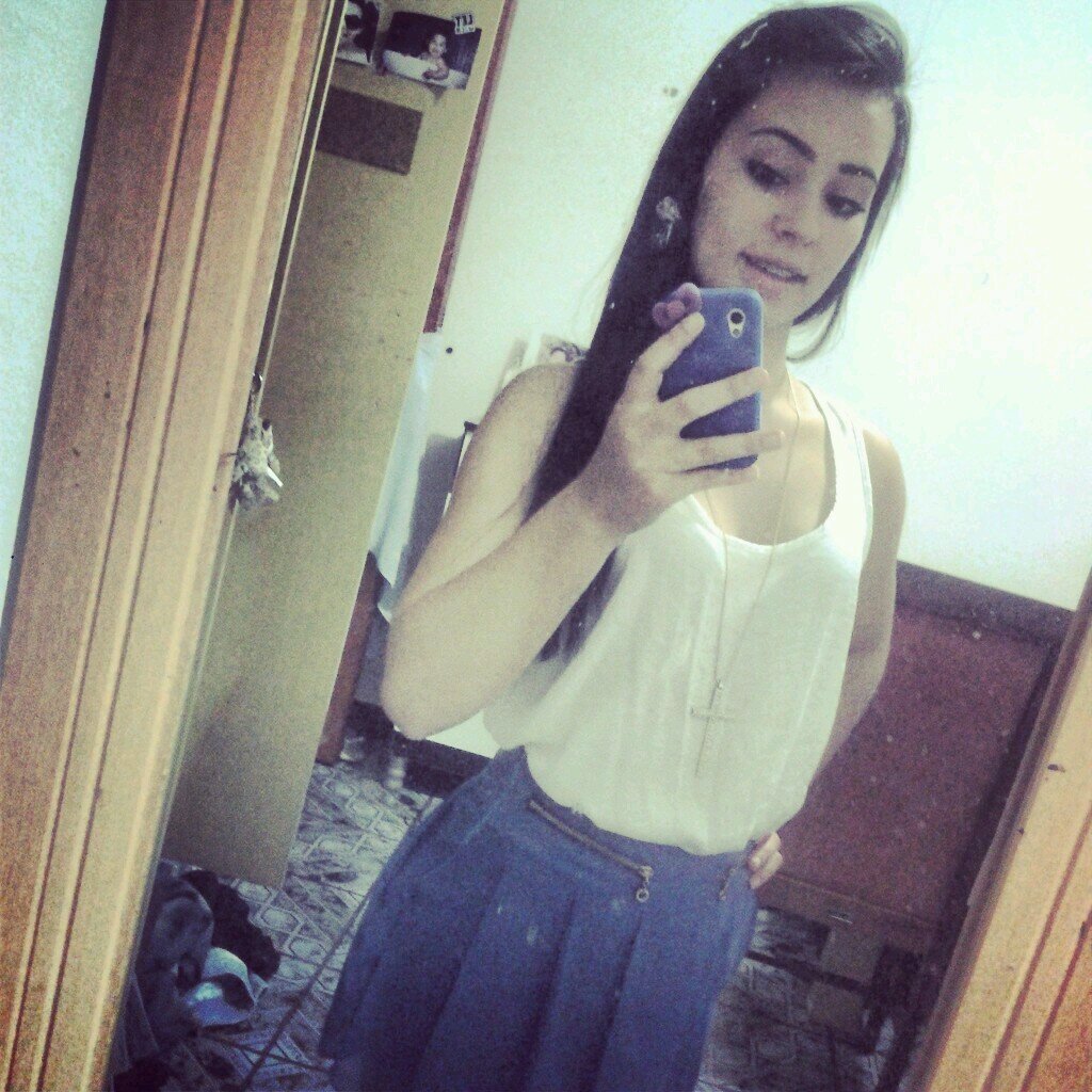 Posso ter mil problemas,e mil motivos para desistir . Mas tenho uma unica razão que me faz continuar : Deus.