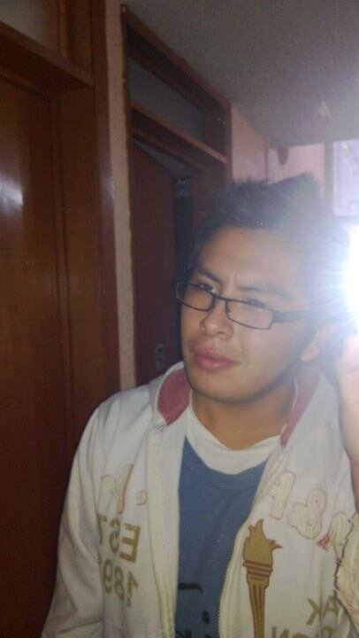 Lider oyZNo Gears of War, Halo. Jugador  de  basketball. Estudiante y trabajador de Telemarketing