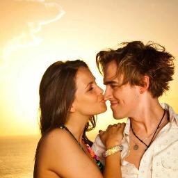 Home is where the heart is. I'm Galaxy Defender, I'm Poynter. Fui pra selva e encontrei minha trigresa @MeltMeJudd, nos casamos e viramos Mrs. Pudd. Beijos