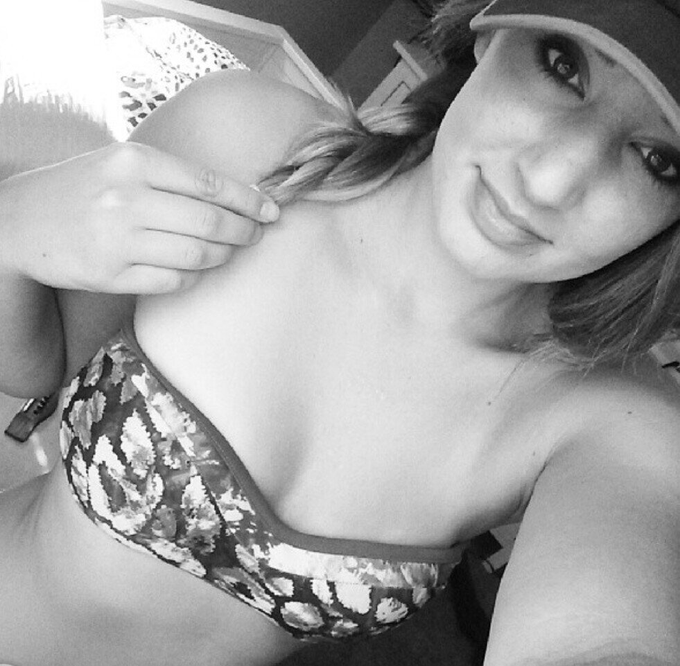 juliagworley652's profile picture. Highschool, motocross loving girl. i go to a A.C.I.T for Health Science and Med. I love photography, and haning out with all my friends.Im a country Girl 3