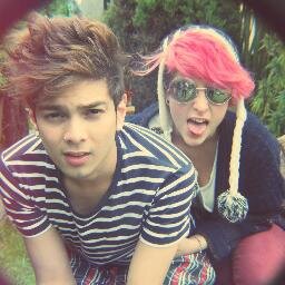 Somos @juanjaramilloe y @JuanamartinezH ¡Siguenos!                         Canal de Youtube: https://t.co/JtH1olchMM